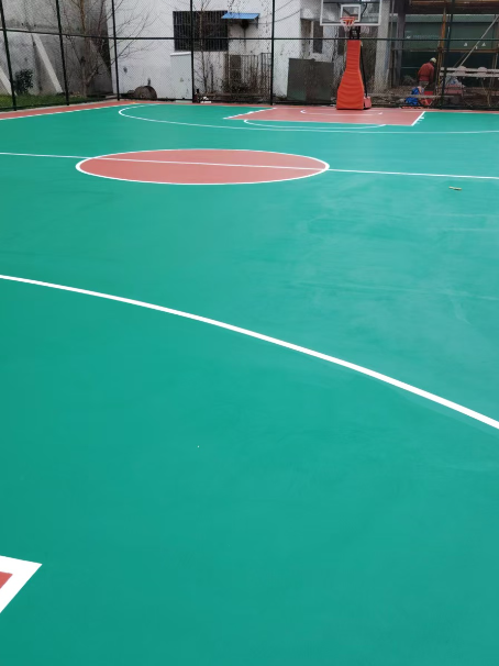 谯城 球场长期使用易出现地面开裂